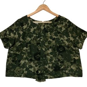 VINTAGE sz 18 Top Unique Short Sleeves Crop Back Zipper Floral Camo Green